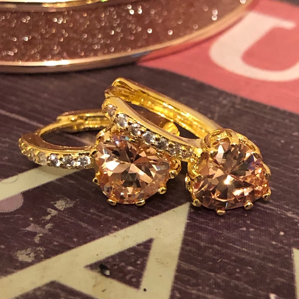 18K Heart Shaped Cubic Zirconia Champagne Hoop Ear - Picture 2 of 8